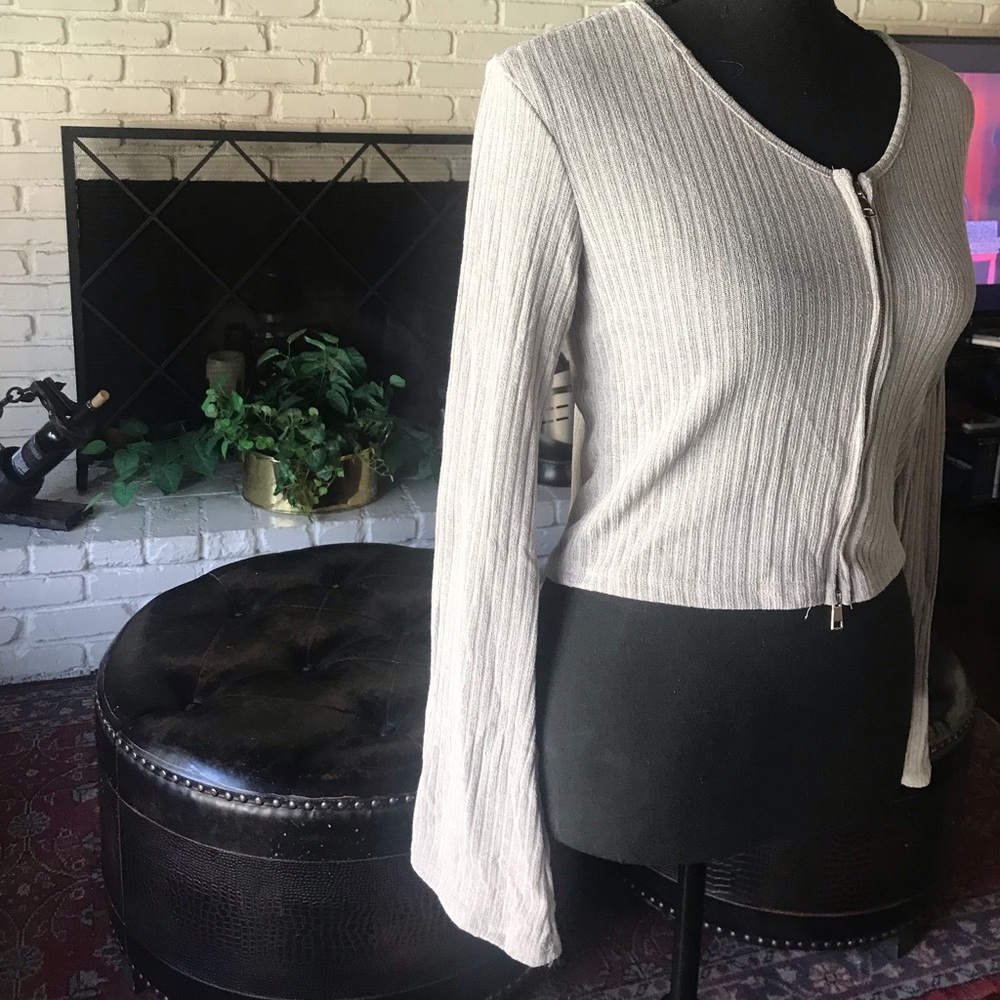 A light grey, totally 90s pant suit. Sleeves are flair and so are the pants.